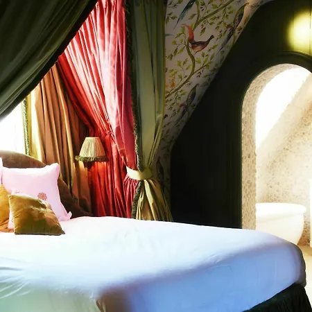 Exclusive The Secret Garden 3* Brugia